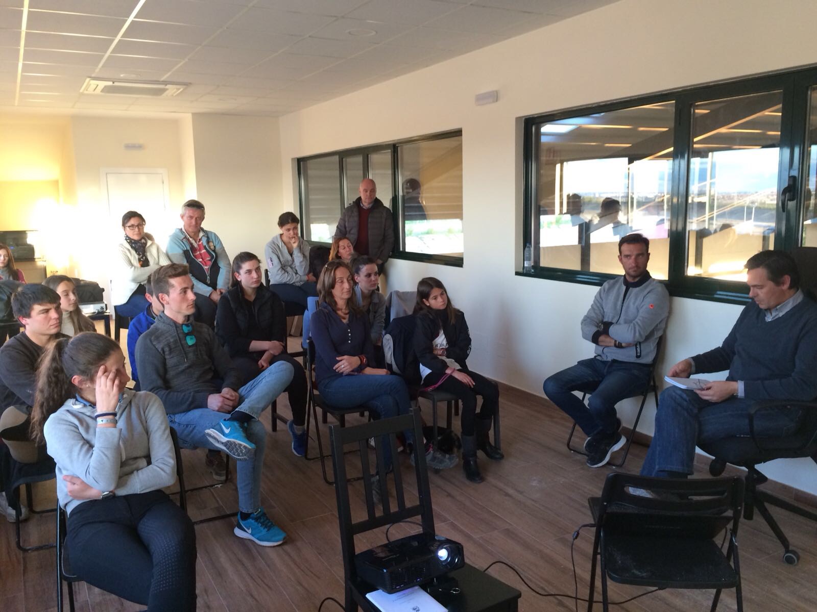 Estíbaliz Dorronsoro con su potro Esbelto X, invitada a las jornadas del Plan de Desarrollo Deportivo organizadas por ANCCE